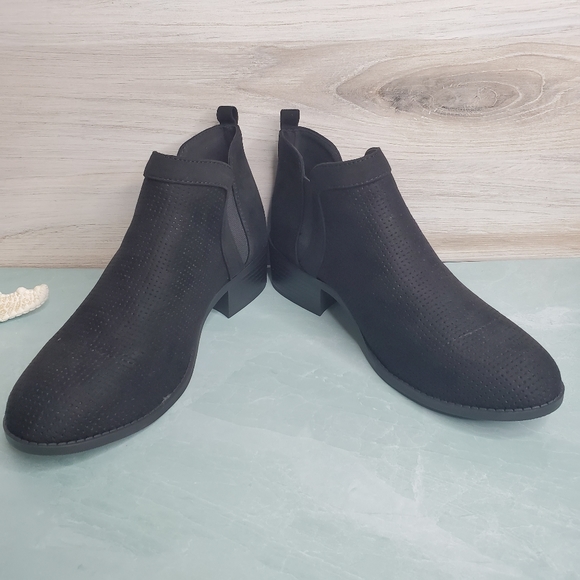 New! Black Suede Side V Cut Ankle Bootie - Picture 6 of 6